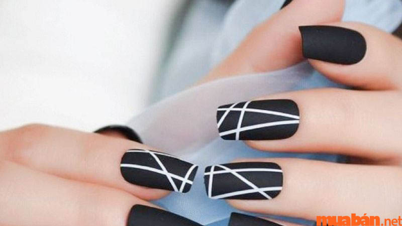 Mẫu nail họa tiết sọc chéo đơn giản xinh xắn