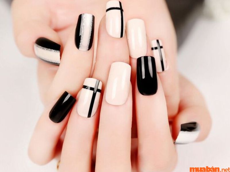 Mẫu nail đen trắng đơn giản nhẹ nhàng