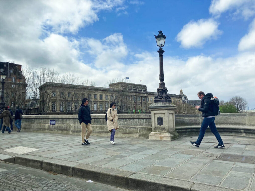 People at the Pont Neuf