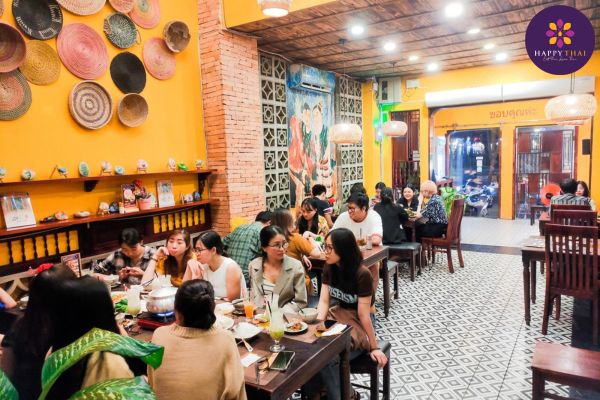 Không gian tươi mới rực rỡ tại TukTuk Thai Bistro