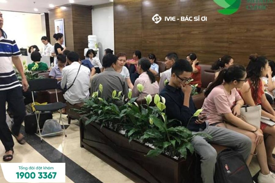 Bệnh nhân chờ khám bệnh tại Phòng khám MEDITEC