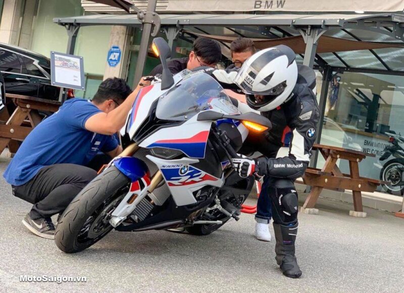 Đánh giá xe BMW S1000RR: “siêu cá mập” giá từ 949 triệu