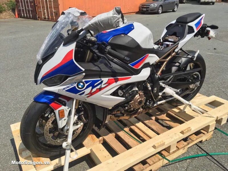 Đánh giá xe BMW S1000RR: “siêu cá mập” giá từ 949 triệu