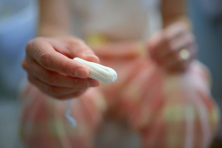 Nên thay băng vệ sinh tampon từ 4 đến 8 giờ một lần.