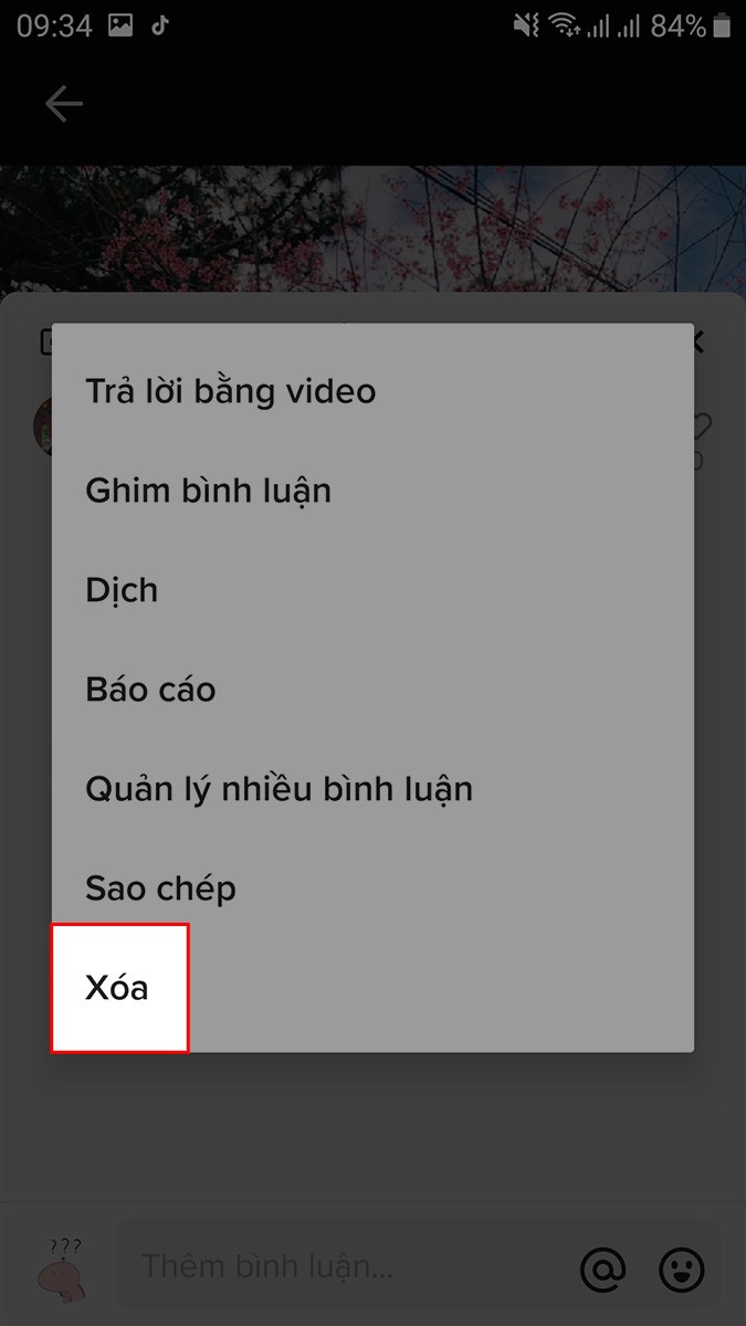 Nhấn giữ bình luận muốn xóa > Chọn Xóa