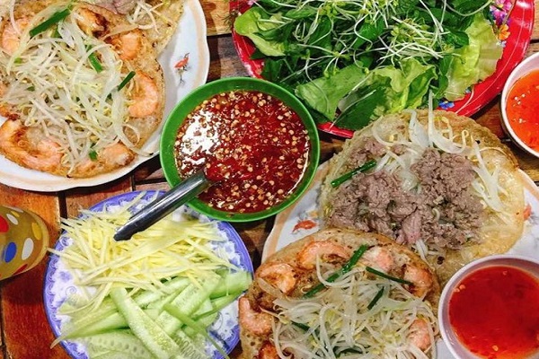 Thưởng thức món bánh xèo tôm nhảy đặc sản Quy Nhơn