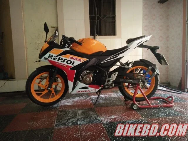 honda-cbr150r-repsol-edition