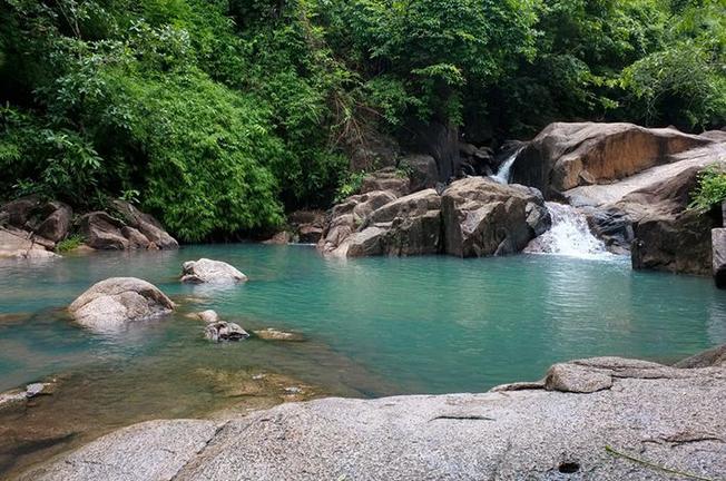 Chi phí khi bạn tới tham quan ở đây nằm trong mức trung bình, không quá cao và nhiều chi phí như những khu du lịch khác tương tự.