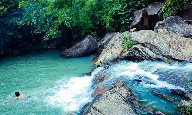 Cần lưu ý về địa hình và thời tiết tại suối đá để bạn có được những trải nghiệm tốt nhất khi du lịch tại đây.