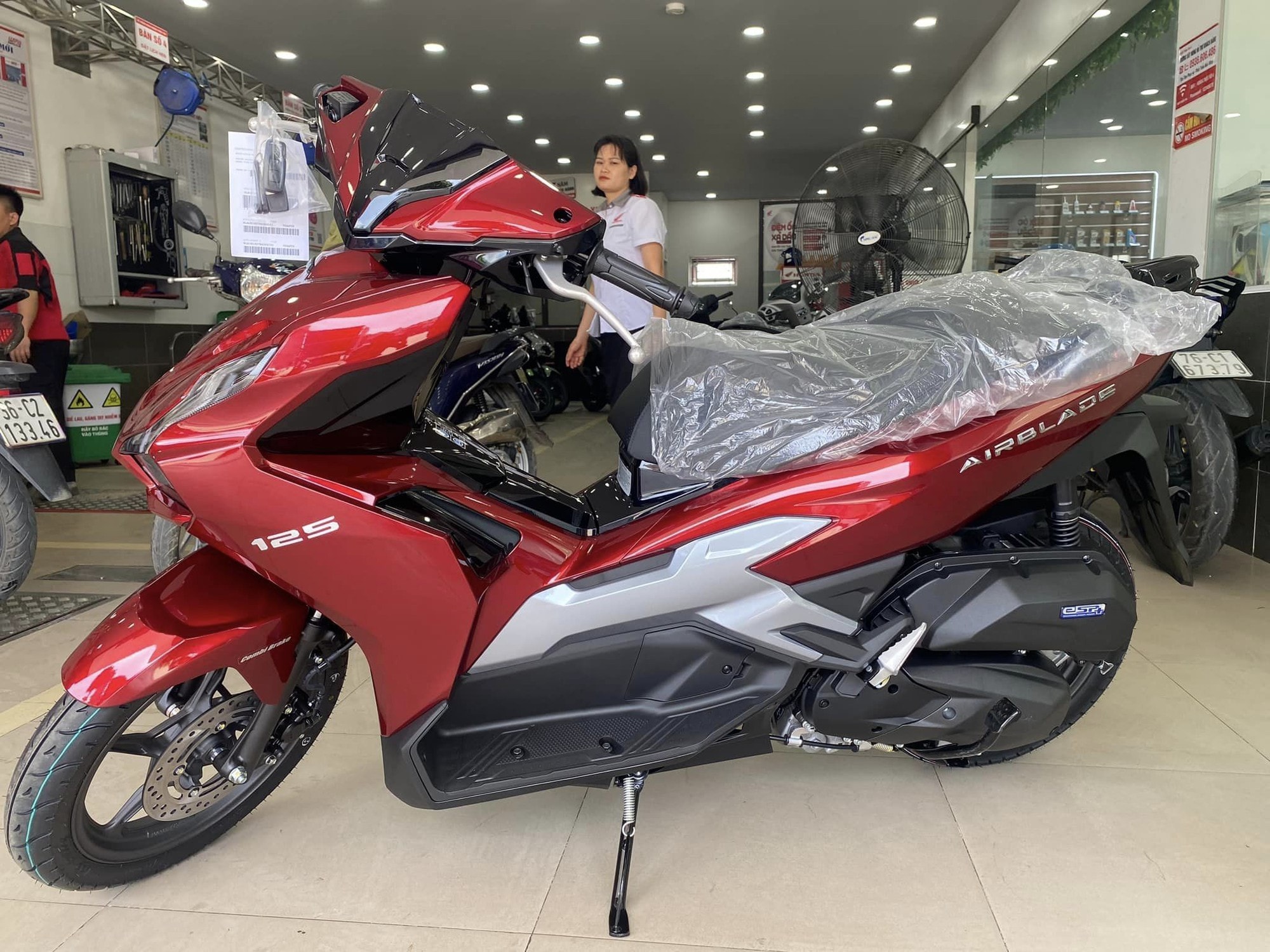 Xe Air Blade 2025 mới nhất về đại lý rẻ khó tin, chưa từng có trong lịch sử của Honda