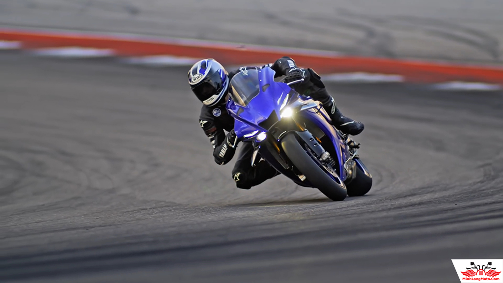 Yamaha YZF R1