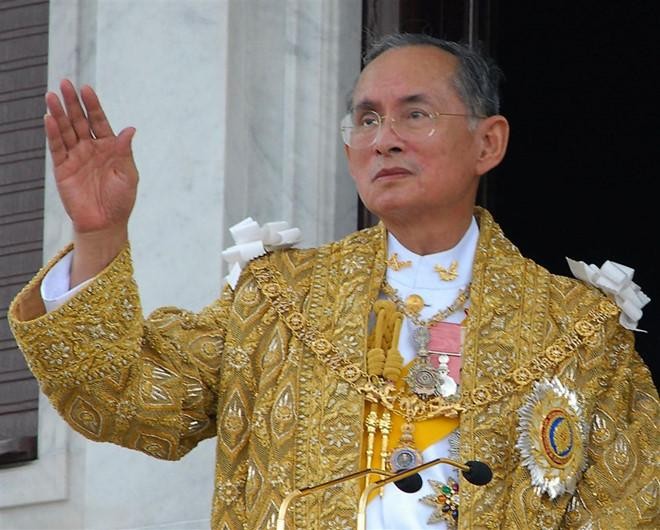 Quốc vương Bhumibol Abdulyadej là vị thánh sống của nhân dân Thái Lan.