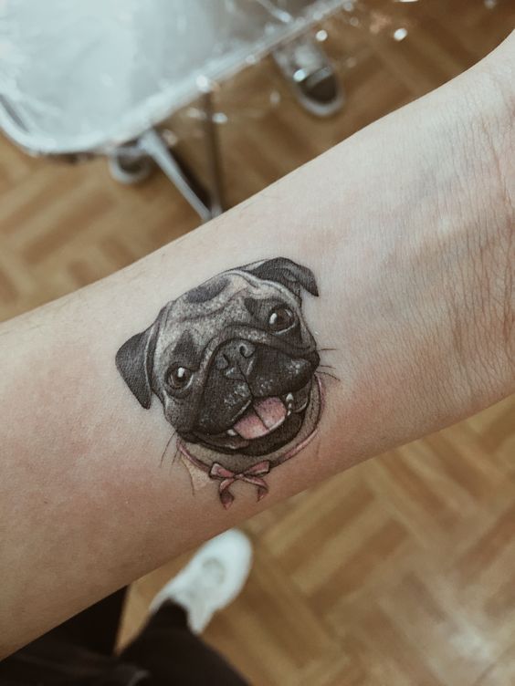 hình xăm mini con chó Pug vui vẻ