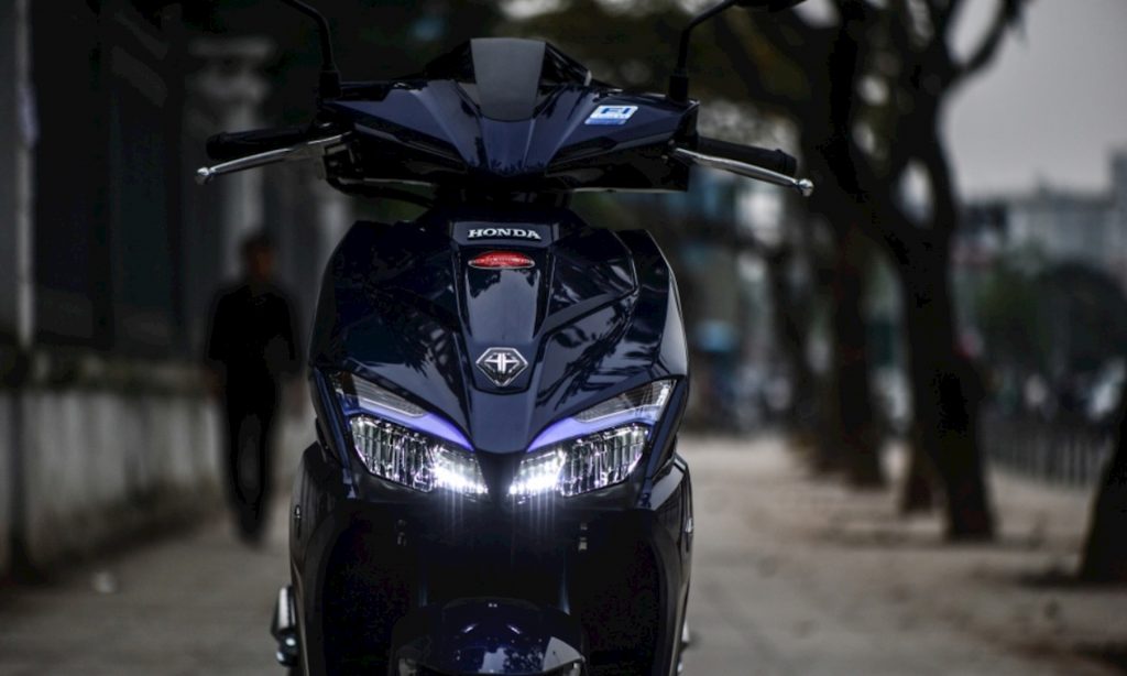 su-dung-den-xe-honda-air-blade-2020