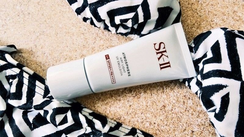 Kem chống nắng SK-II Atmosphere Airy Light UV Emulsion SPF50/PA++++