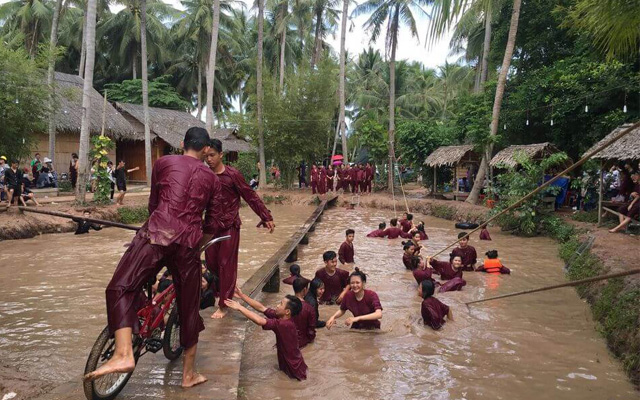 Tham gia vào các trò chơi dân gian