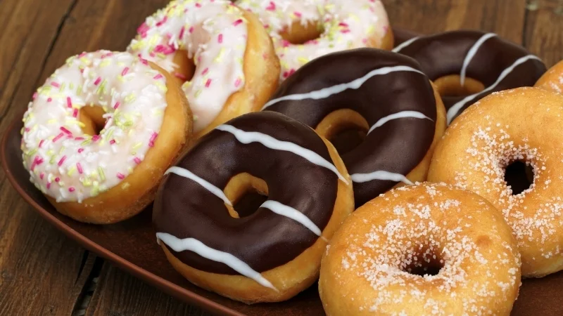 Làm bánh donut bằng nồi chiên không dầu