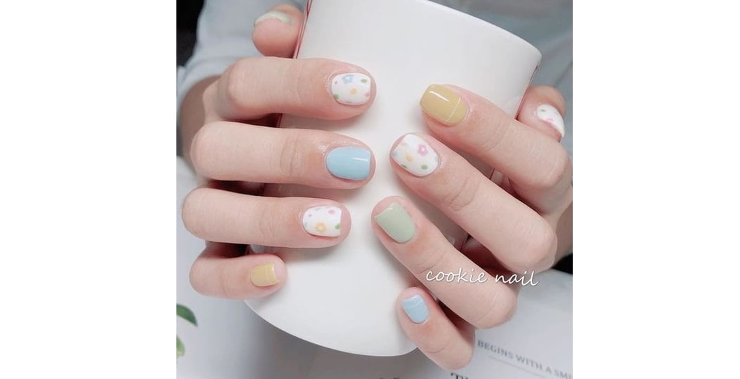 những mẫu nail Hàn Quốc đơn giản 6