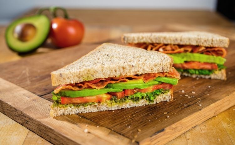 bánh mì sandwich ăn với gì