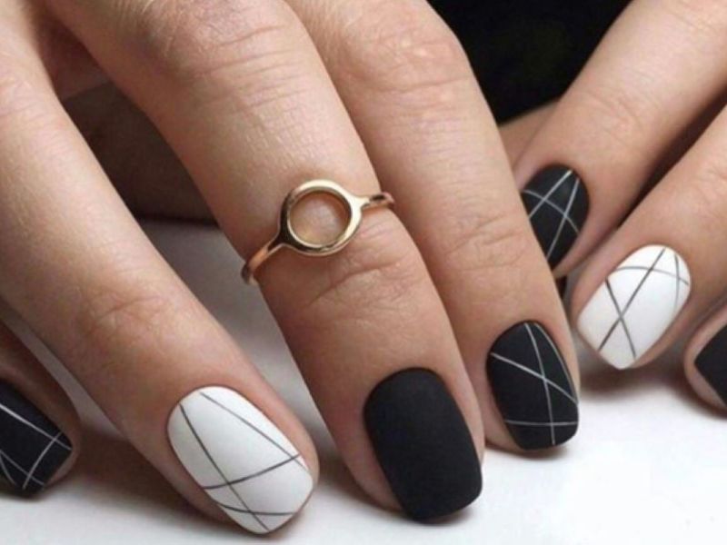 Mẫu nail trắng đen sơn nhám