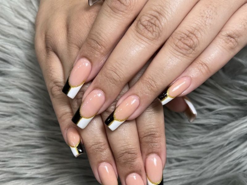 Nail sơn kiểu French tone trắng đen