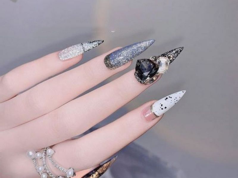 Nail đen trắng mix kim tuyến