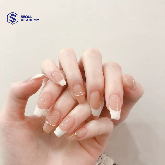 Mẫu nail màu trắng kết hợp đính nơ dành cho dịp tết