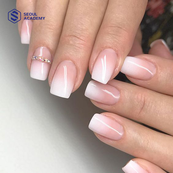 Mẫu nail tết trắng sang chảnh, tinh tế