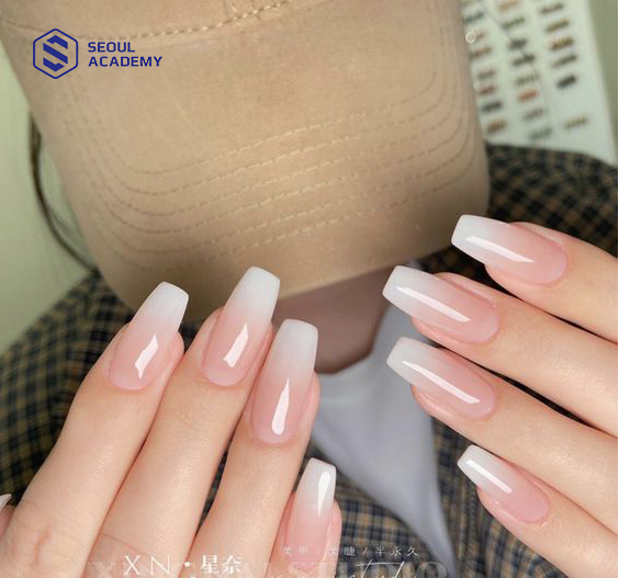 Mẫu nail tết màu trắng dành cho team da ngăm