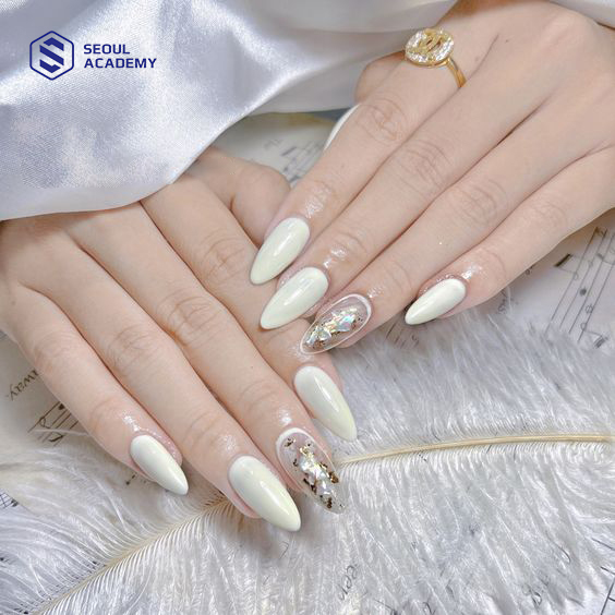 Thành phẩm nail tết màu trắng của học viên Seoul Academy sau 1 tháng đào tạo