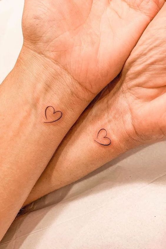 mẫu tattoo trái tim cute ở tay với người yêu