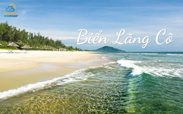 Biển Lăng Cô sở hữu làn nước trong xanh có thể nhìn rõ tận đáy