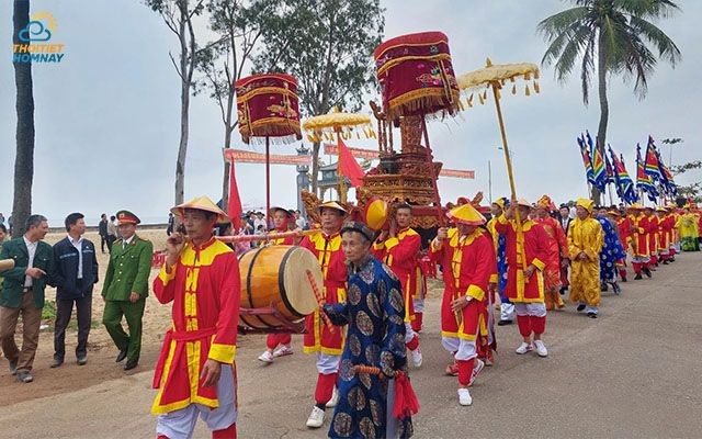 Lễ hội cầu ngư tại Cảnh Dương được đông đảo người dân 