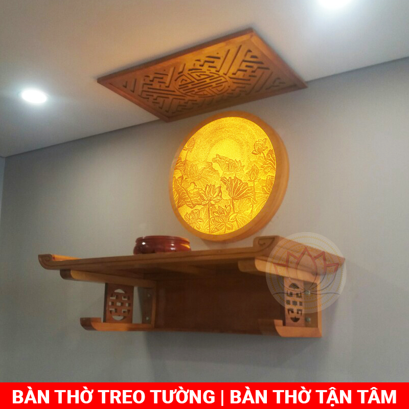 Tủ thờ ông Táo treo tường tại Tận Tâm C04 có màu nâu đen làm chủ đạo có kèm thêm vách ngăn phía sau