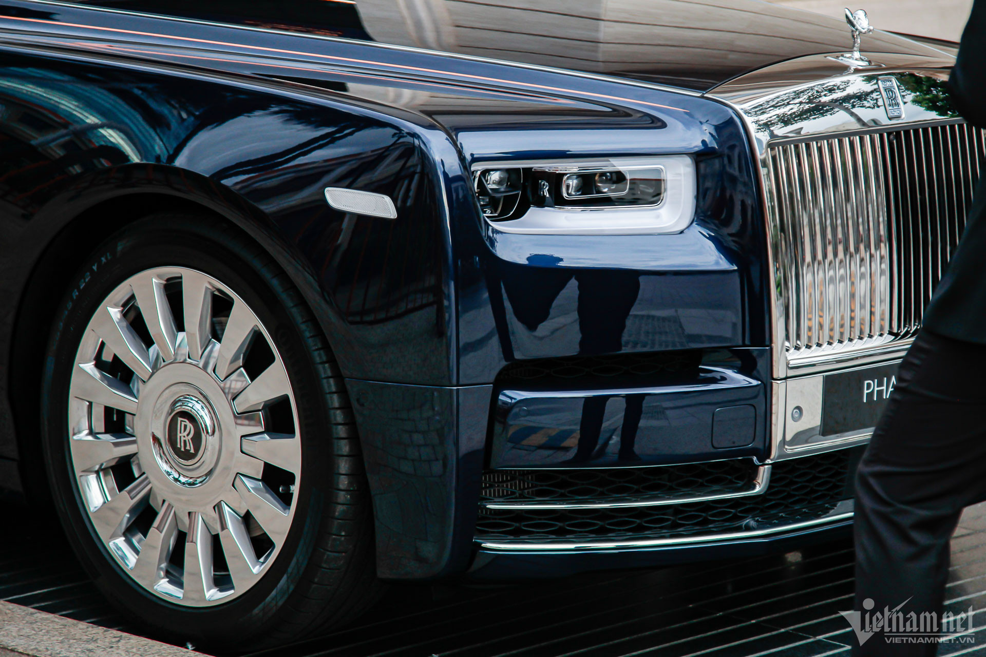 Bắt gặp Rolls-Royce Phantom VIII giá trên 50 tỷ đồng của đại gia Sài thành