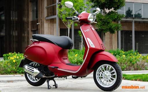 kiểm tra mức độ tiêu hao nhiên liệu của xe vespa cũ